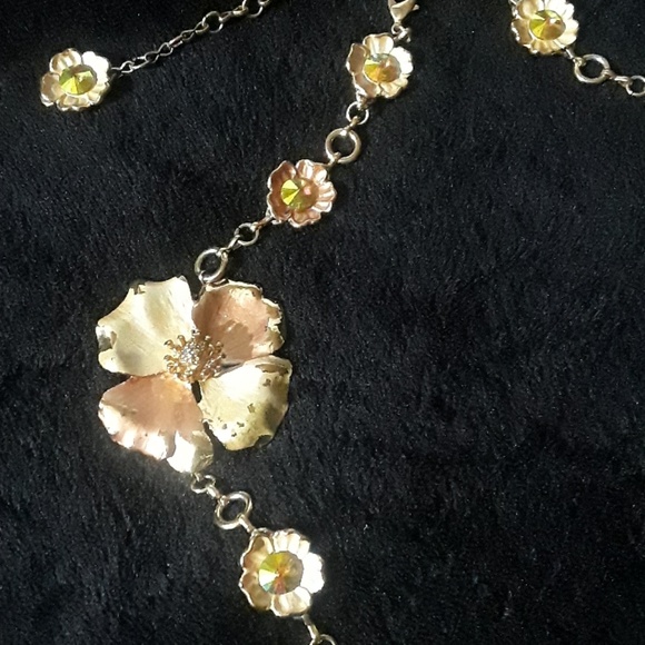 Gold flower link belt - Picture 2 of 5